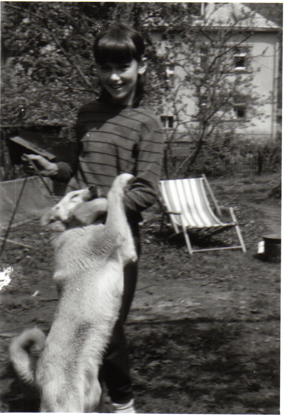 Daneček mě kouše.jpg